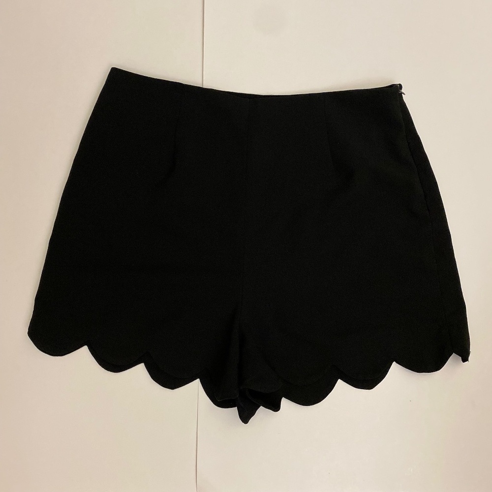 Monteau Black High Rise Scallop Edge Dress Shorts Large